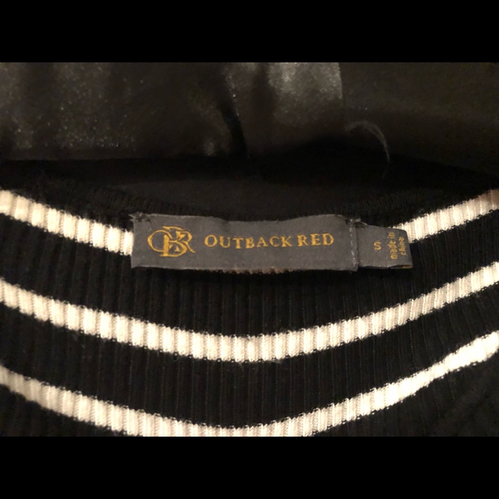 Outback Red Sweater - Picture 4 of 4